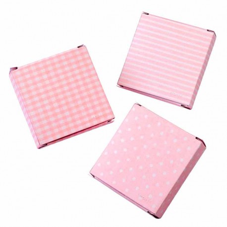 Caja cartón de color rosa, 3 modelos: con rayas, topos o cuadros