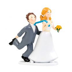 Figura tarta novia tirando de la corbata al novio