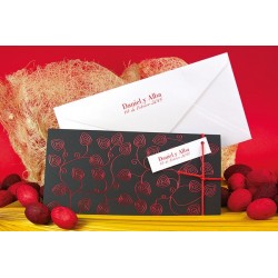 Invitación boda negra con dibujos metalizados en rojo